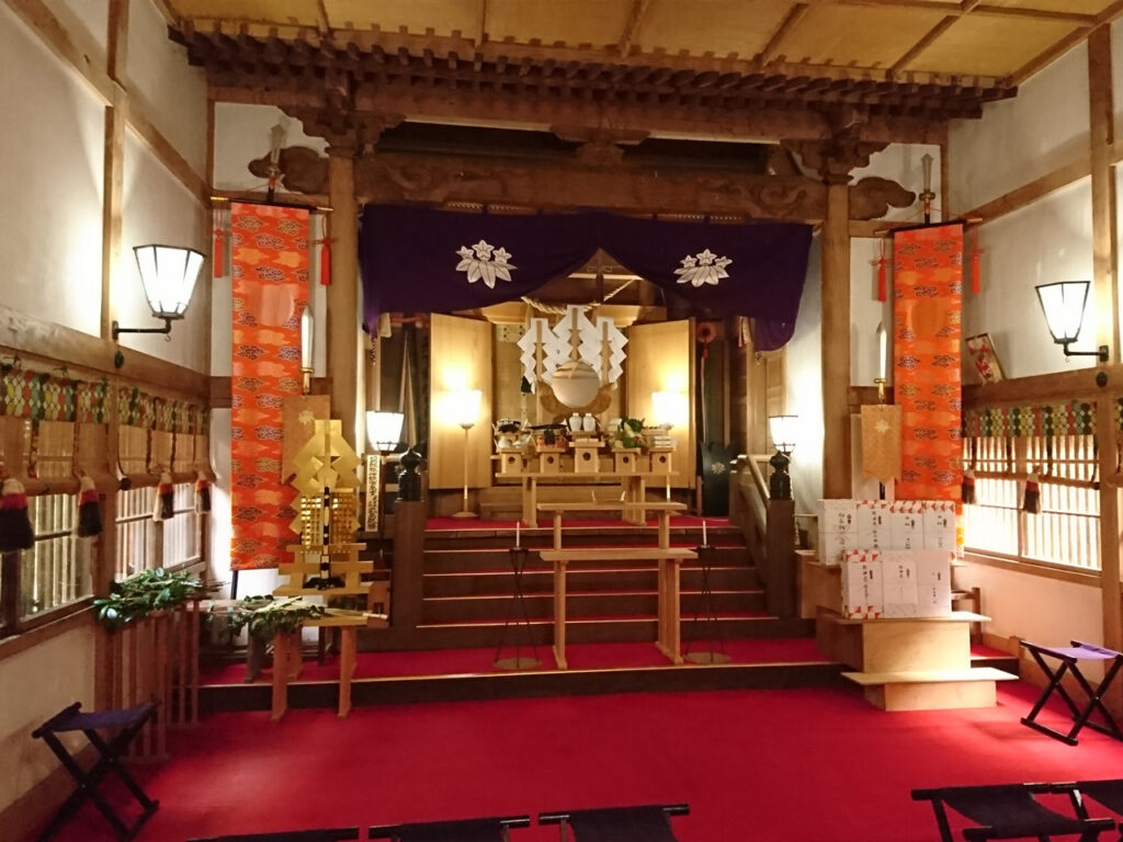 本殿内部・御神前
